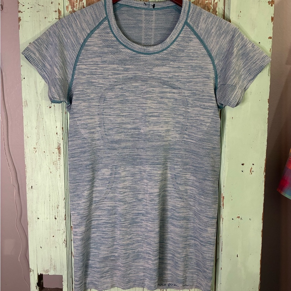 Women’s Lululemon blue fitted tshirt
